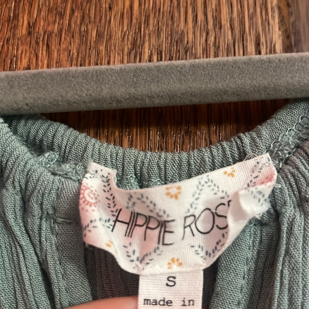 Hippie Rose Green Sleeveless Camisole with Tiered Design - Picture 2 of 3
